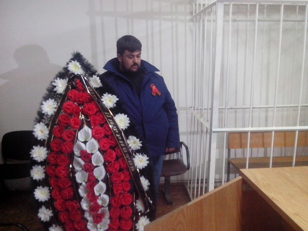 За гробовой пикет на площади коммунист заплатит штраф в 20 тыс рублей