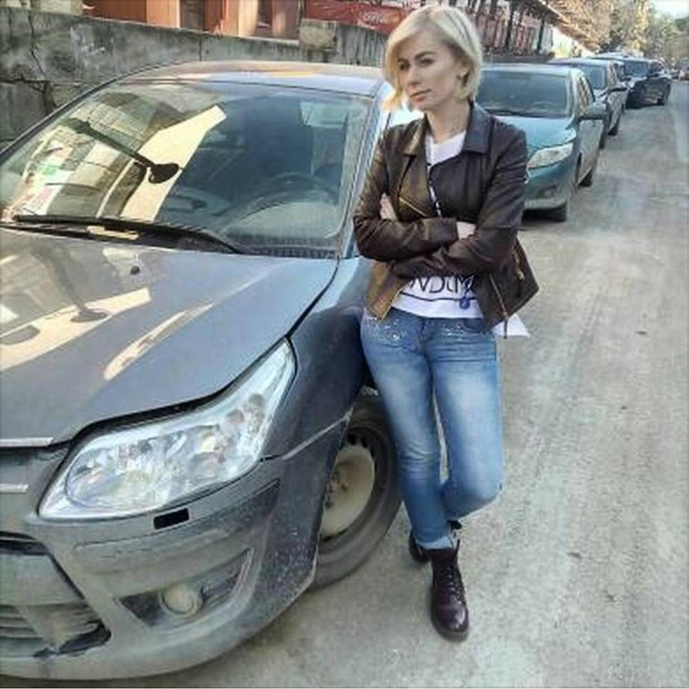 Полицейские ищут местного лихача, разбившего автомобиль пятигорской певицы