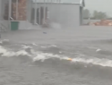 Черное море с волнами вместо рынка в Пятигорске: шок-видео после сильного ливня разлетелось в сети