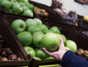 Жители Ставрополья остались недовольны ценами на местные яблоки и минеральную воду