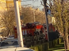 Горящий автомобиль в центре Ставрополя спровоцировал пробку 