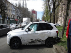 Два дорогостоящих "БМВ" столкнулись на дороге в центре Ставрополя