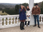 Китайских блогерш покорила Долина роз в Кисловодске