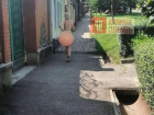 В Ставрополе на улице Мира местных жителей шокировала голая девушка
