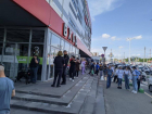 Эвакуировали и обследуют с собаками торговый центр «Космос» в Ставрополе