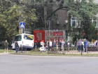 В центре Ставрополя маршрутка врезалась в дерево. Восемь человек пострадали