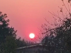 Странное кроваво-красное солнце на оранжевом небе напугало жителей Ставрополья