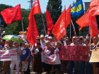 Красные флаги над Ставрополем: сотни людей вышли на улицу в знак протеста против пенсионной реформы