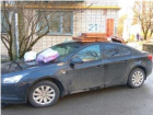 Неправильно припаркованное авто обложили мусором разгневанные горожане в Ставрополе