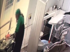 Девушка "без комлексов" украла кошелек и украшение пациентки прямо в кабинете стоматолога на Ставрополье