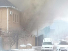 Сильный пожар в частном доме Железноводска попал на видео
