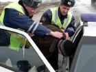 Найденные в лесу наркотики и пистолет мужчина пытался перевезти, но попался полиции на Ставрополье