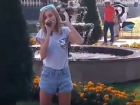 Уличная певица произвела фурор чувственным исполнением хита и попала на видео в Кисловодске