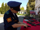 Кадет из президентского училища показал мастер-класс по сбору и разбору пистолета в Ставрополе