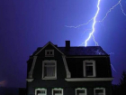 Жилой дом загорелся от удара молнии в районе Ставрополья