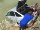 «Двенадцатая» скатилась в речку, когда хозяин авто пас коров на Ставрополье