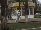 Робот разугуливает по улицам Минвод и шокирует прохожих