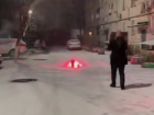 В Георгиевске устроили новогодний обстрел авто из салютов: видео