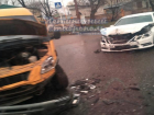 Пассажирская маршрутка и "Мерседес" столкнулись на перекрестке в Ставрополе