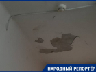 «Сыпется штукатурка на голову»: жители Невинномысска рассказали о плачевном состоянии медучреждения