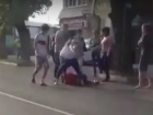 Жестокая драка двух групп подростков с избиением лежачего в Ставрополе попала на видео