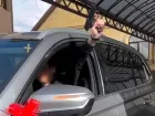 Стрельба из окна и авто без номеров: неоднозначные кадры со свадьбы обсуждают ставропольцы