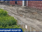 «Вы издеваетесь над пешеходами»: грязь вместо тротуара в Ставрополе возмутила горожан