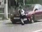 Страшный момент наезда «легковушки» на школьницу попал на видео на Ставрополье 