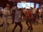 Зажигательные танцы молодых людей на улице собрали толпу и попали на видео в Пятигорске 
