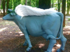 Голубая корова с крыльями в Центральном парке поставила в тупик жителей Ставрополя