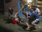 Жестокая ночная драка сельских мужчин на Ставрополье закончилась переломами ребер и черепа и попала на видео