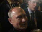 Появилось видео встречи Путина с толпой народа в Минводах