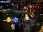Ставропольцы расталкивали друг друга за право первыми окунуться в крещенскую воду 