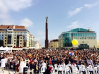 Гигантская очередь из желающих попробовать самый большой в мире чизкейк собралась в Ставрополе