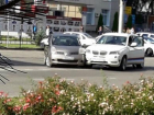 Обгонявшая поток машин через сплошную BMW "влетела" в Nissan на центральной улице Ставрополя