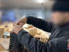 Тысячу паленых бутылок водки и коньяка нашли в подпольном цехе на Ставрополье