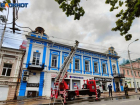 Из-за загоревшегося памятника архитектуры XIX века в Ставрополе эвакуировали 10 человек