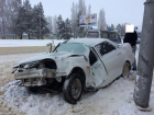 Пьяный лихач на «Приоре» повалил рекламный щит и разбил припаркованные авто в Ставрополе