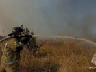 Сильный пожар на 25 гектаров угрожает населенному пункту на Ставрополье