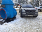 Паркуюсь как хочу: водители иномарок перегородили дорогу и мешали людям пройти на остановку в Ставрополе