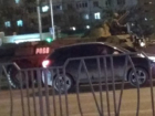 БТР застрял в пробке на забитой автомобилями улице в Ставрополе