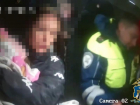 Автоинспекторы вытащили из огня мать с тремя детьми на Ставрополье