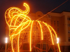 Новую статую слона украсили яркой подсветкой в центре Ставрополя 