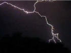 Потрясающие кадры грозы запечатлел на видео очевидец в Ставрополе