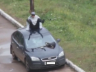 На Ставрополье юноша попрыгал на чужом авто