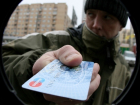 Молодой мужчина снимал детские пособия с карты знакомой на Ставрополье