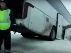 25 пассажиров автобуса "Астрахань - Кисловодск" после ДТП доставили в сельскую школу на Ставрополье
