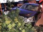 Неудачливый водитель в Ставрополе "влетел" в дерево 