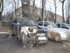 Спалившего по загадочным причинам чужую машину высокого мужчину в черной куртке ищут на Ставрополье