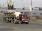 На трассе Астрахань-Ставрополь после ДТП загорелась цистерна с нефтью